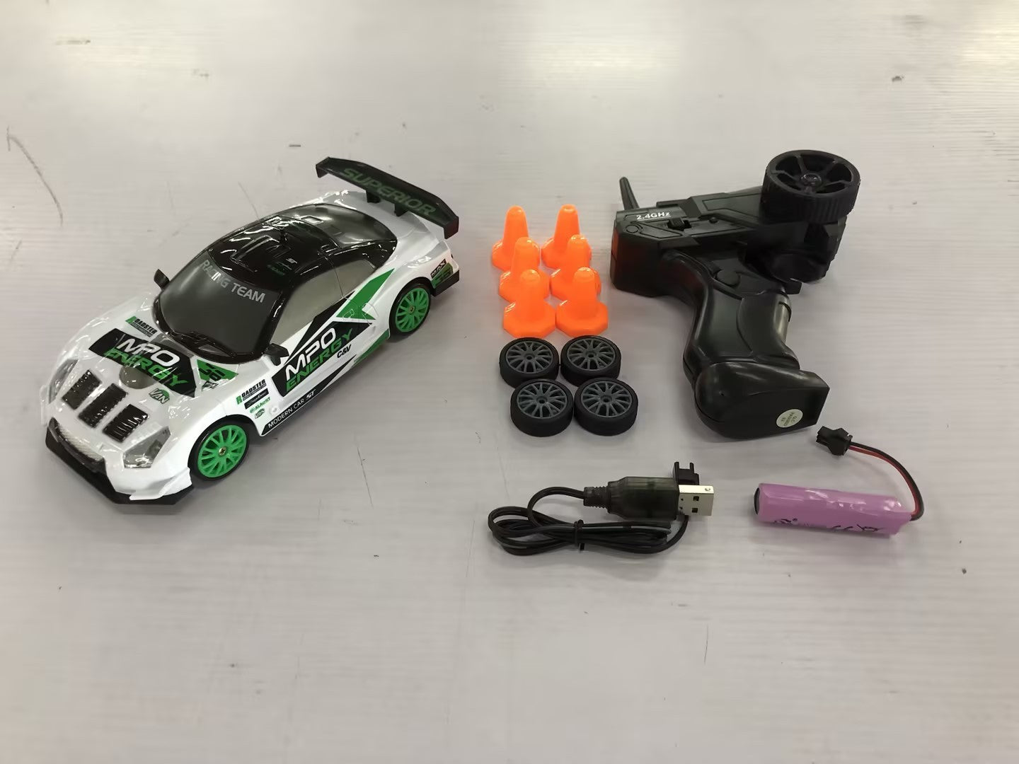 RC Drift Car 1:24 – Viteză și Drift